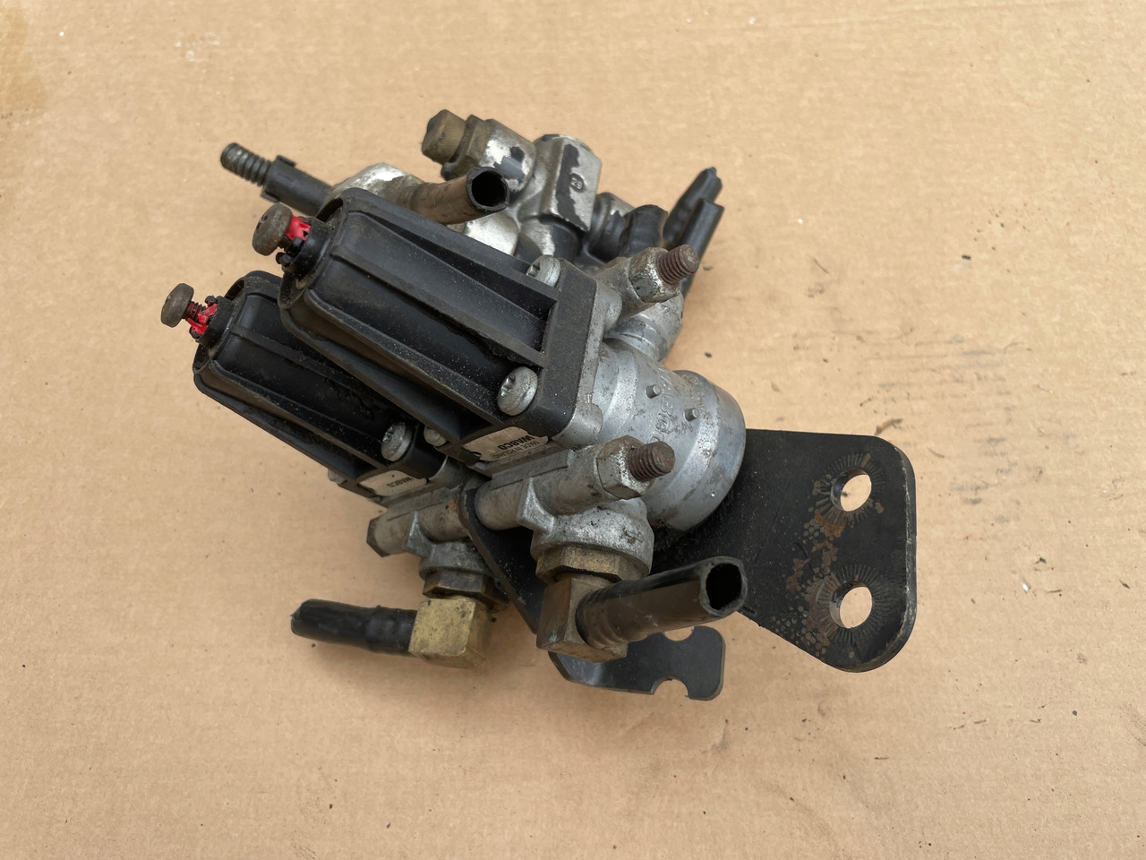 ZAWÓR REDUKCUJNY REDUKTOR CIŚNIENIA MAN TGA TGX TGS 4750103000 - Air suspension for Truck: picture 5 ZAWÓR REDUKCUJNY REDUKTOR CIŚNIENIA MAN TGA TGX TGS 4750103000 - Air suspension for Truck: picture 5