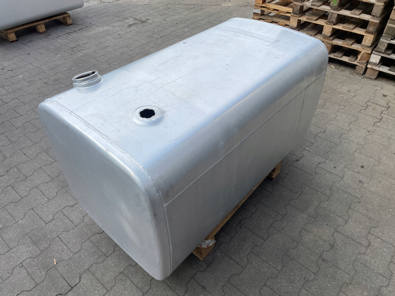 ZBIORNIK PALIWA 560 L IVECO STRALIS HI WAY - Fuel tank for Truck: picture 5 ZBIORNIK PALIWA 560 L IVECO STRALIS HI WAY - Fuel tank for Truck: picture 5