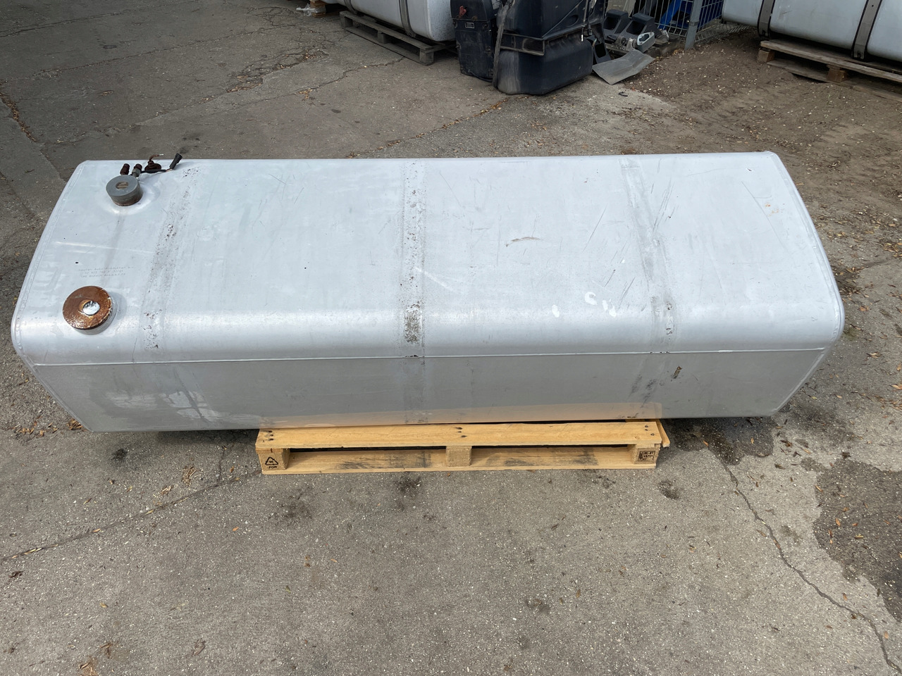 ZBIORNIK PALIWA IVECO MERCEDES 208 X 58 X 70 - Fuel tank for Truck: picture 1 ZBIORNIK PALIWA IVECO MERCEDES 208 X 58 X 70 - Fuel tank for Truck: picture 1