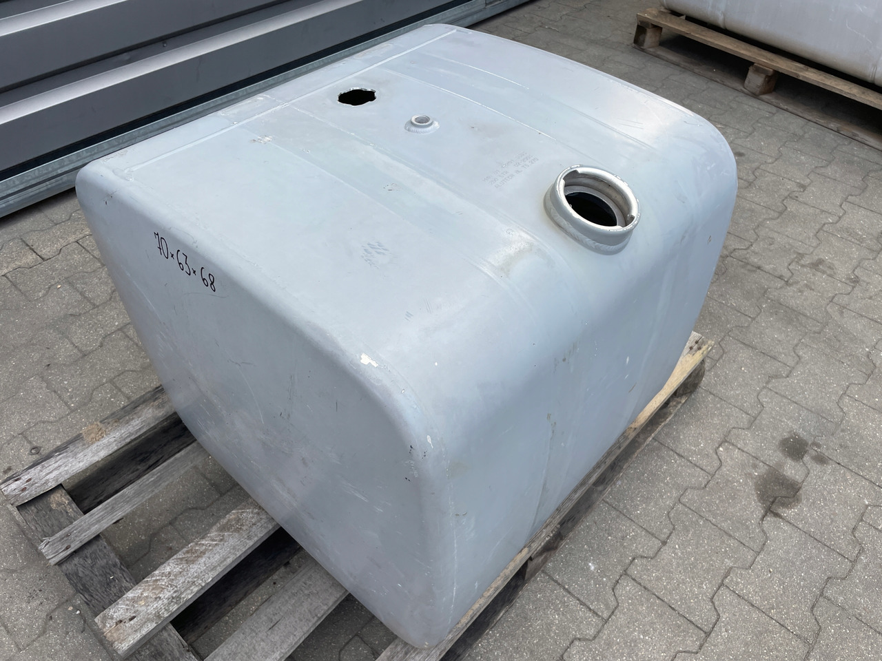ZBIORNIK PALIWA MAN TGA TGX TGS 250 L 81122015653 - Fuel tank for Truck: picture 2 ZBIORNIK PALIWA MAN TGA TGX TGS 250 L 81122015653 - Fuel tank for Truck: picture 2