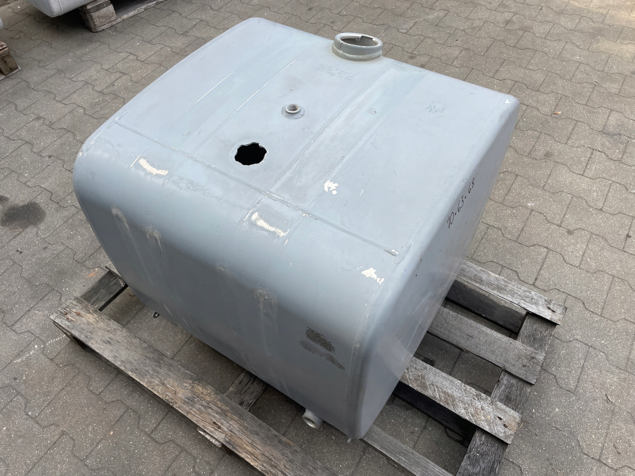 Fuel tank for Truck ZBIORNIK PALIWA MAN TGA TGX TGS 250 L 81122015653: picture 6