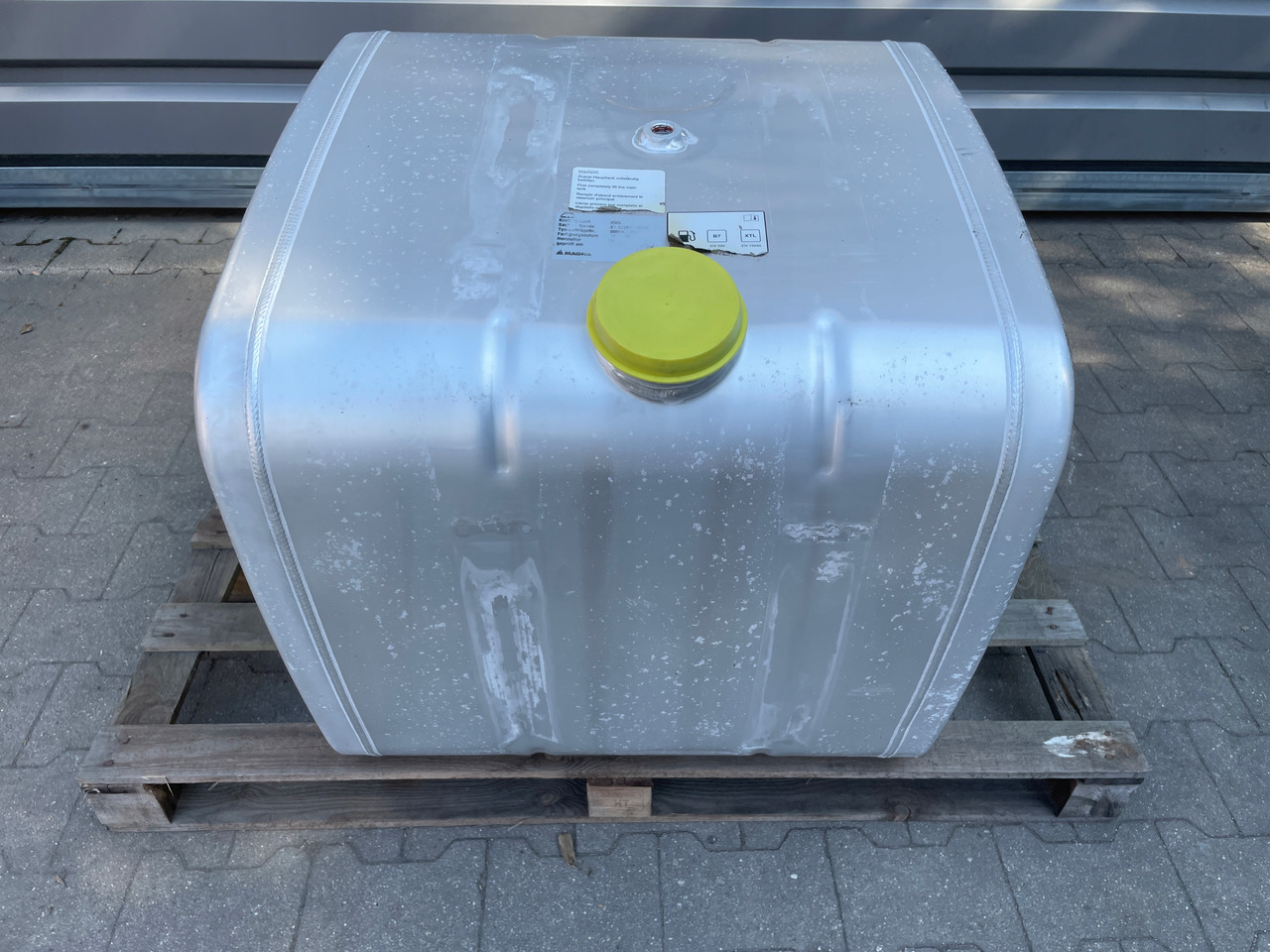 ZBIORNIK PALIWA MAN TGA TGX TGS 250L 81122016898 - Fuel tank for Truck: picture 1 ZBIORNIK PALIWA MAN TGA TGX TGS 250L 81122016898 - Fuel tank for Truck: picture 1