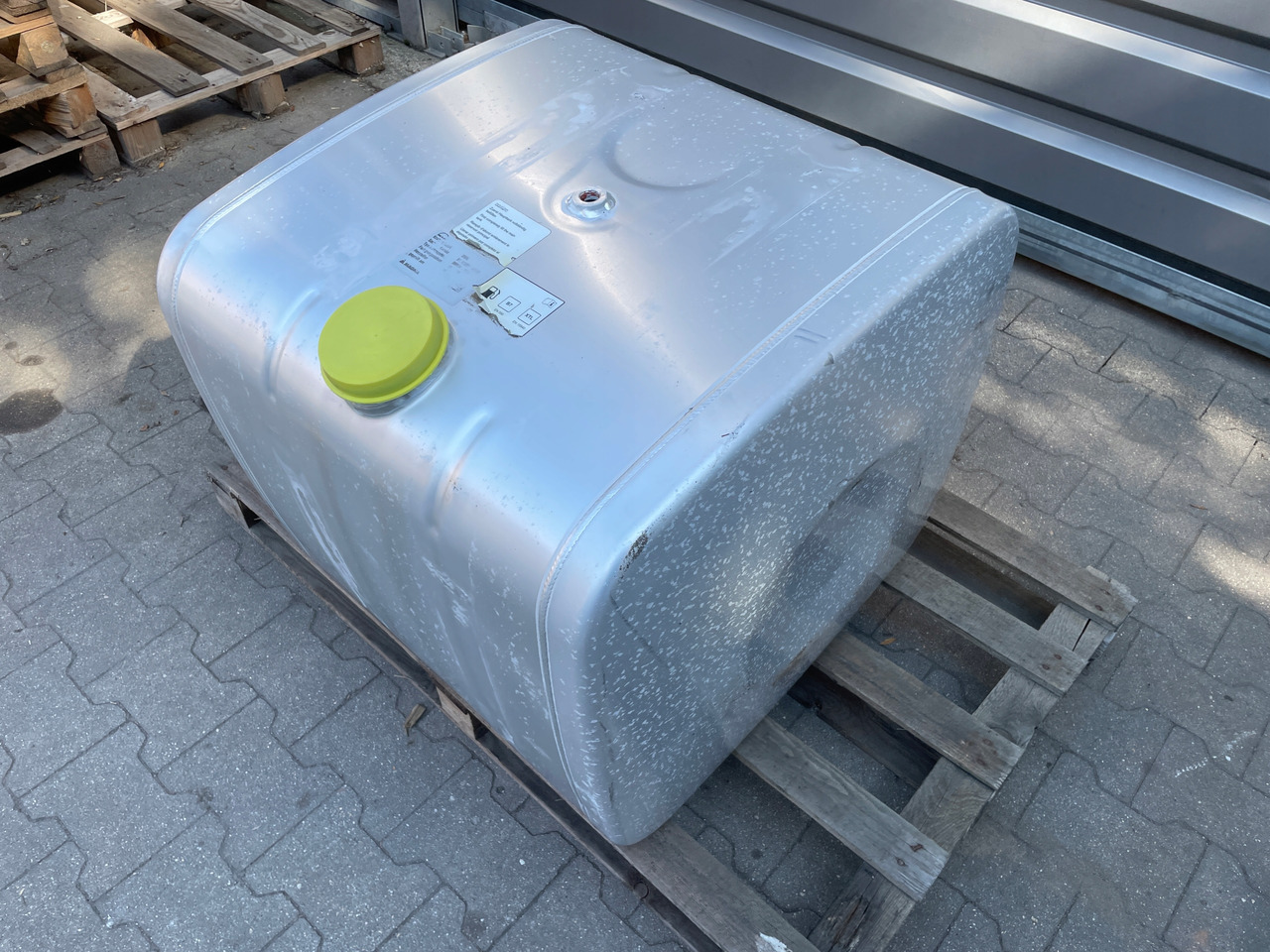 ZBIORNIK PALIWA MAN TGA TGX TGS 250L 81122016898 - Fuel tank for Truck: picture 4 ZBIORNIK PALIWA MAN TGA TGX TGS 250L 81122016898 - Fuel tank for Truck: picture 4
