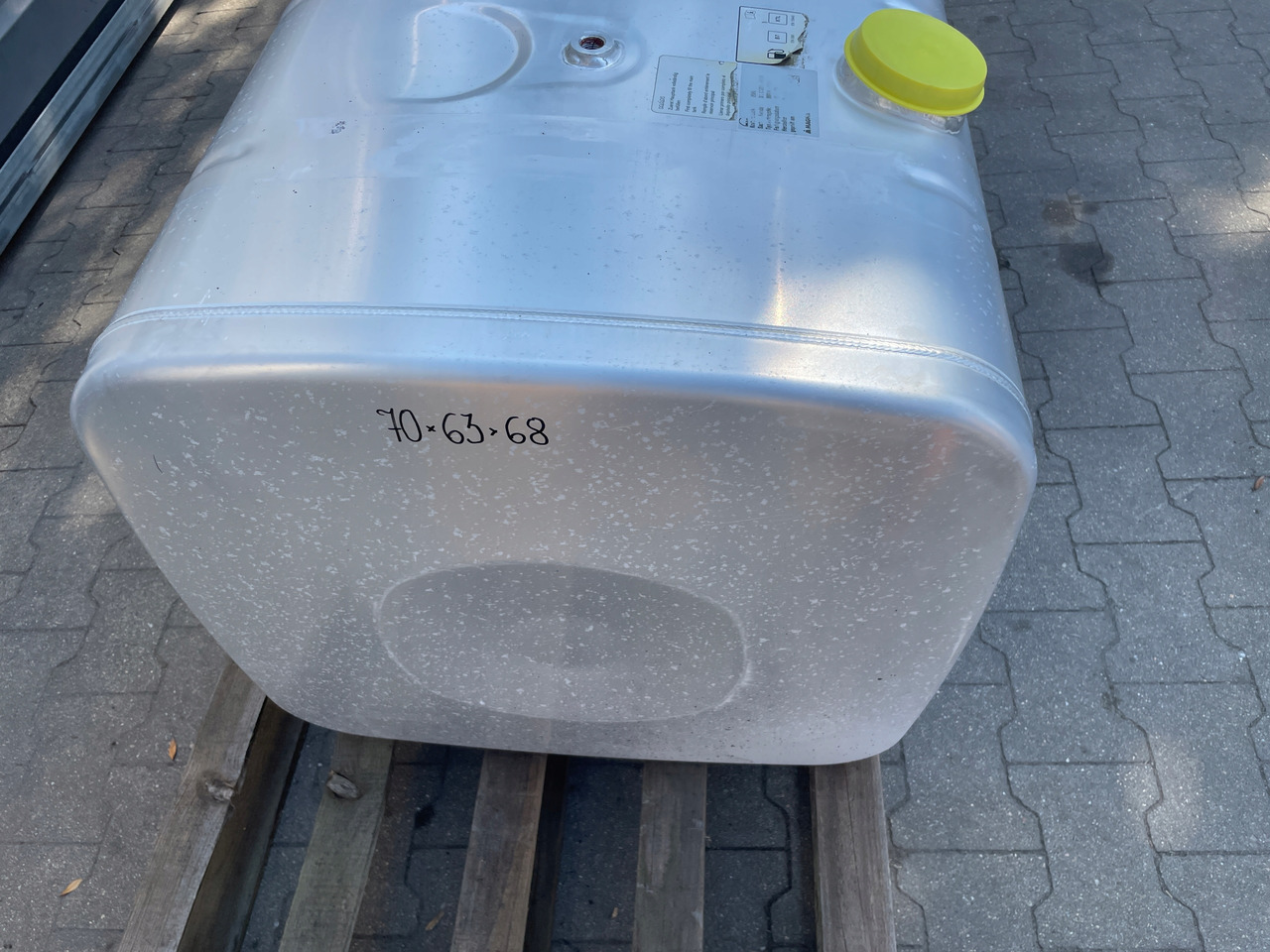 ZBIORNIK PALIWA MAN TGA TGX TGS 250L 81122016898 - Fuel tank for Truck: picture 3 ZBIORNIK PALIWA MAN TGA TGX TGS 250L 81122016898 - Fuel tank for Truck: picture 3