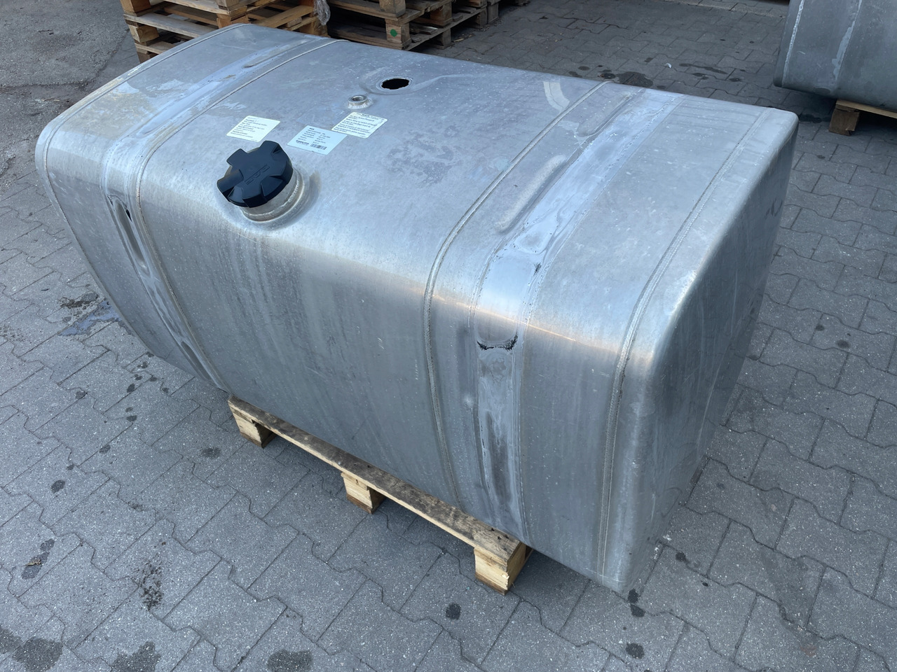 ZBIORNIK PALIWA MAN TGX TGS 580L 81122016685 - Fuel tank for Truck: picture 3 ZBIORNIK PALIWA MAN TGX TGS 580L 81122016685 - Fuel tank for Truck: picture 3