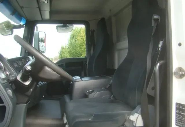 Box truck MAN TGL 12-220 8.10M KLIMA WINDA 2000KG: picture 15