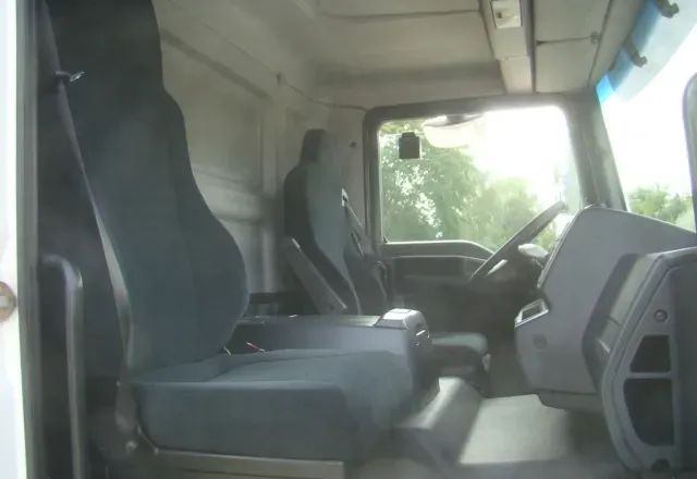 Box truck MAN TGL 12-220 8.10M KLIMA WINDA 2000KG: picture 13