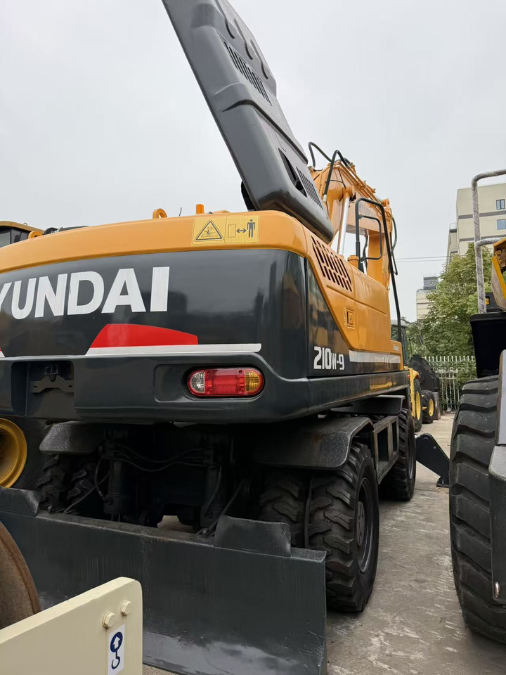 HYUNDAI R210W-9S - Wheel excavator: picture 1 HYUNDAI R210W-9S - Wheel excavator: picture 1