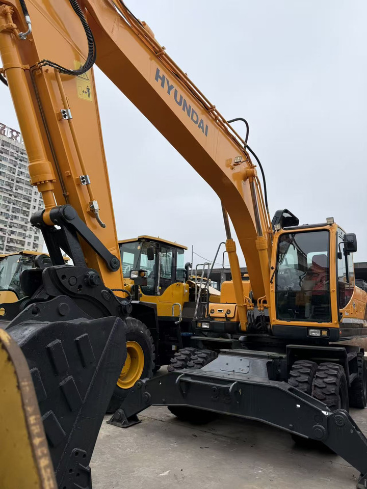 HYUNDAI R210W-9S - Wheel excavator: picture 3 HYUNDAI R210W-9S - Wheel excavator: picture 3