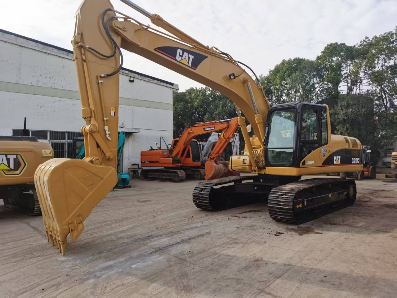 Caterpillar 320CL - Crawler excavator: picture 3 Caterpillar 320CL - Crawler excavator: picture 3