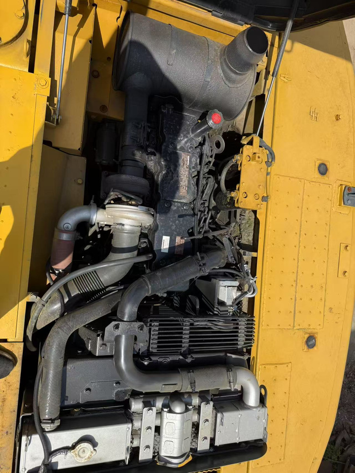 Komatsu PC220-8 - Crawler excavator: picture 3 Komatsu PC220-8 - Crawler excavator: picture 3