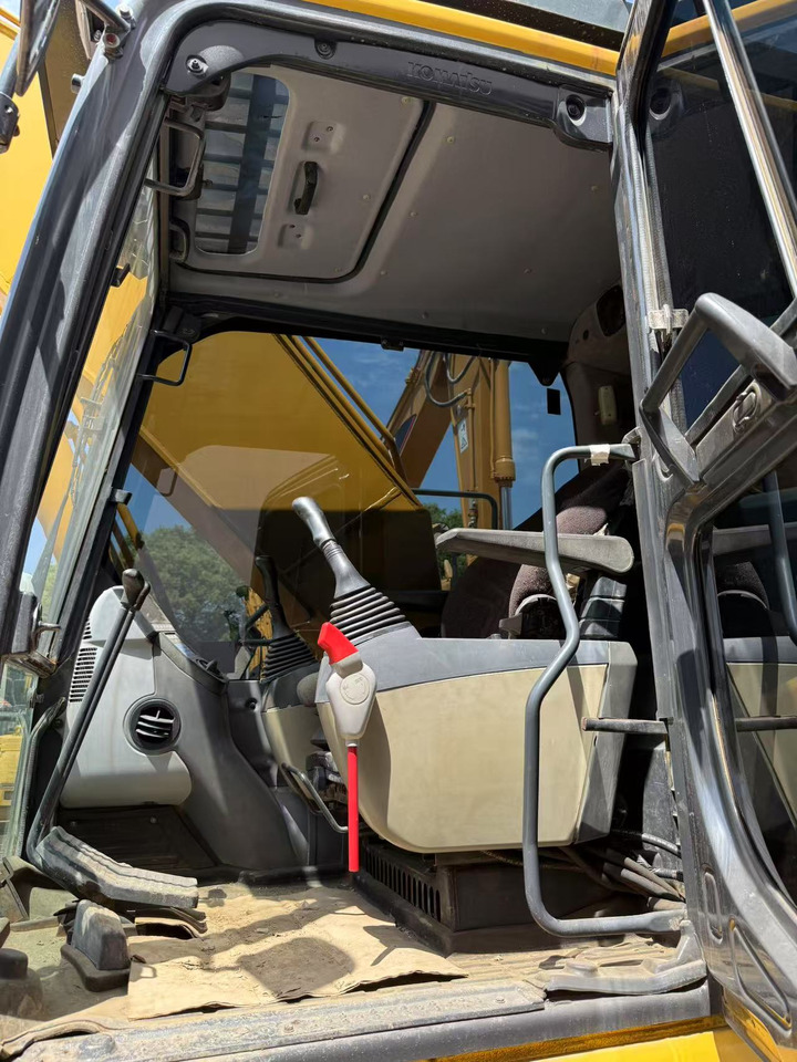 Komatsu PC220-8 - Crawler excavator: picture 5 Komatsu PC220-8 - Crawler excavator: picture 5