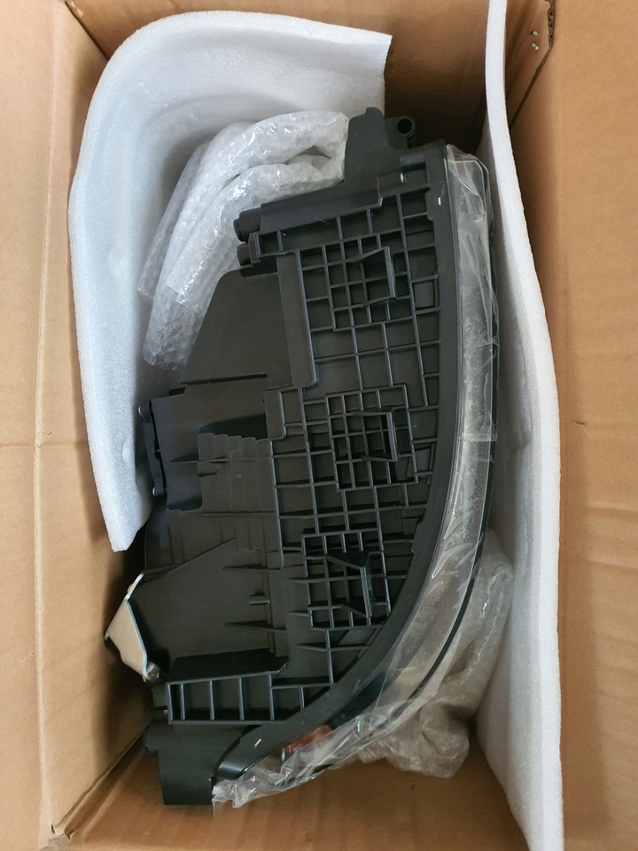 NOWY REFLEKTOR VOLVO FH4 PRAWY - Body and exterior for Truck: picture 3 NOWY REFLEKTOR VOLVO FH4 PRAWY - Body and exterior for Truck: picture 3