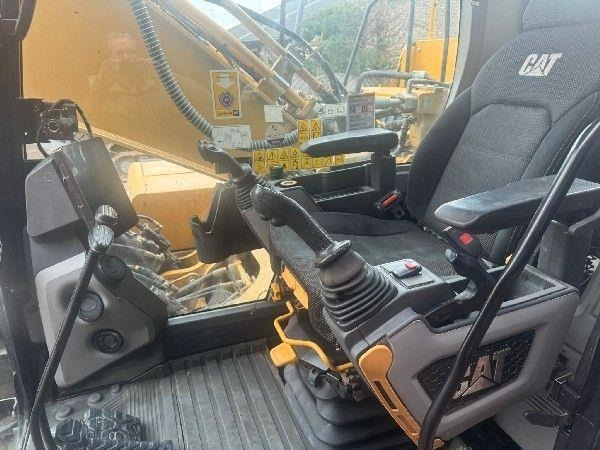 Crawler excavator CAT 330 Next Gen: picture 7