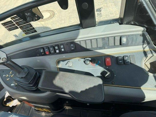 Wheel loader JCB 409: picture 6