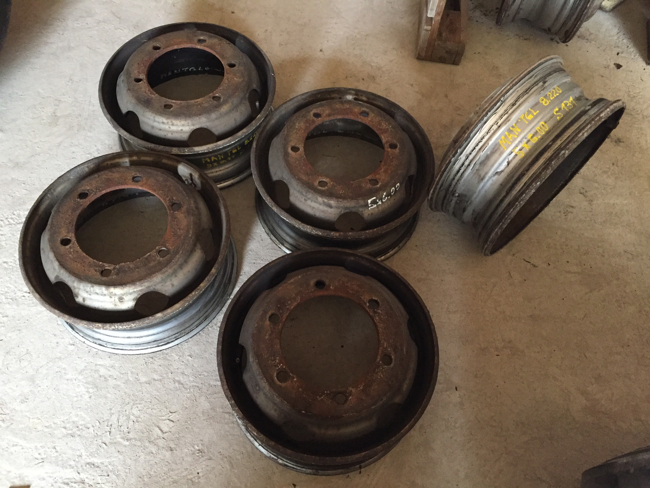 Gebrauchte Felgen 5 J x 6,00 für Reifengröße 215 x 75 x 17,5, Artikel - Nr. : 99.99999 - 9999 - Rim for Truck: picture 5 Gebrauchte Felgen 5 J x 6,00 für Reifengröße 215 x 75 x 17,5, Artikel - Nr. : 99.99999 - 9999 - Rim for Truck: picture 5