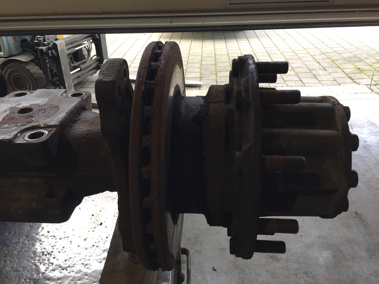Gebrauchte Hinterradachse DB Axor 1824, Typ : HL6 / 1DCSL - 13, Artikel - Nr. : 99.99999 - 9999 - Rear axle for Truck: picture 5 Gebrauchte Hinterradachse DB Axor 1824, Typ : HL6 / 1DCSL - 13, Artikel - Nr. : 99.99999 - 9999 - Rear axle for Truck: picture 5