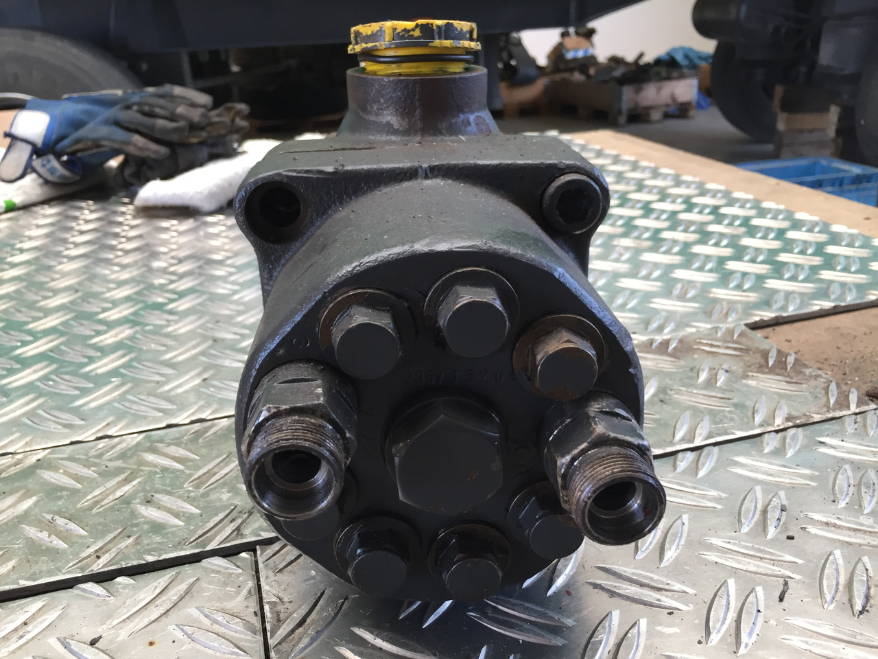 Gebrauchte Hydraulikpumpe, Meiller Kipper, Artikel-Nr. : 382 143 - Hydraulic pump for Truck: picture 2 Gebrauchte Hydraulikpumpe, Meiller Kipper, Artikel-Nr. : 382 143 - Hydraulic pump for Truck: picture 2