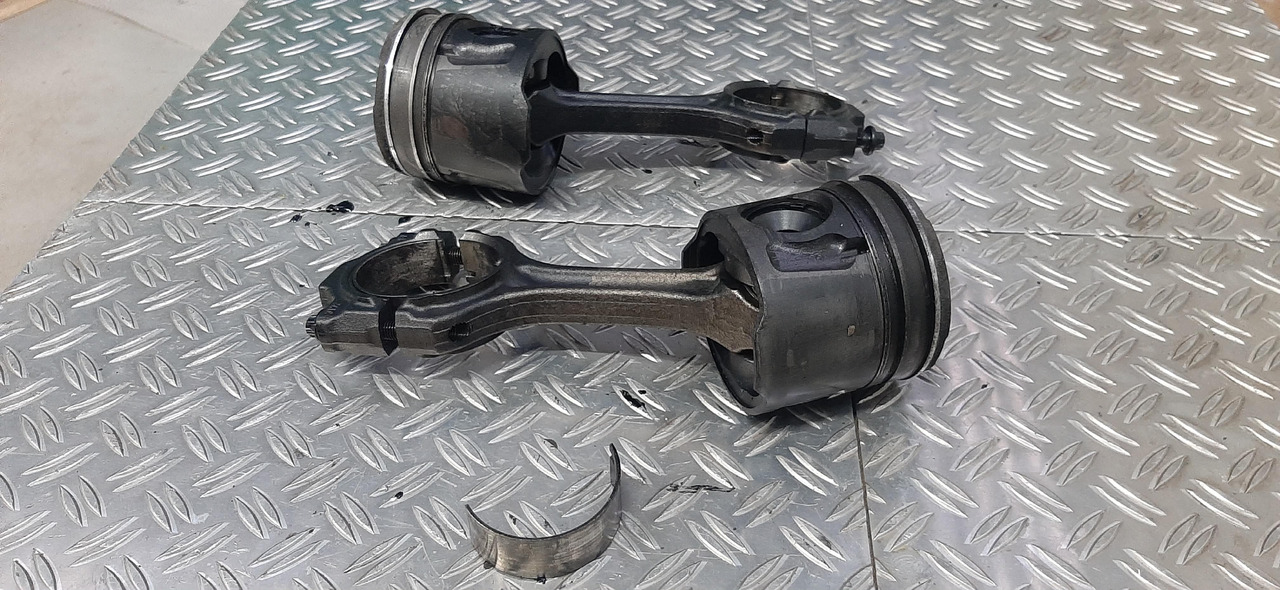 Gebrauchte Motorkolben vom MAN TGL 8.180, Typ D0834 LF 51, Artikel - Nr. : 81.99999 - 9999 - Piston/ Ring/ Bushing for Truck: picture 2 Gebrauchte Motorkolben vom MAN TGL 8.180, Typ D0834 LF 51, Artikel - Nr. : 81.99999 - 9999 - Piston/ Ring/ Bushing for Truck: picture 2