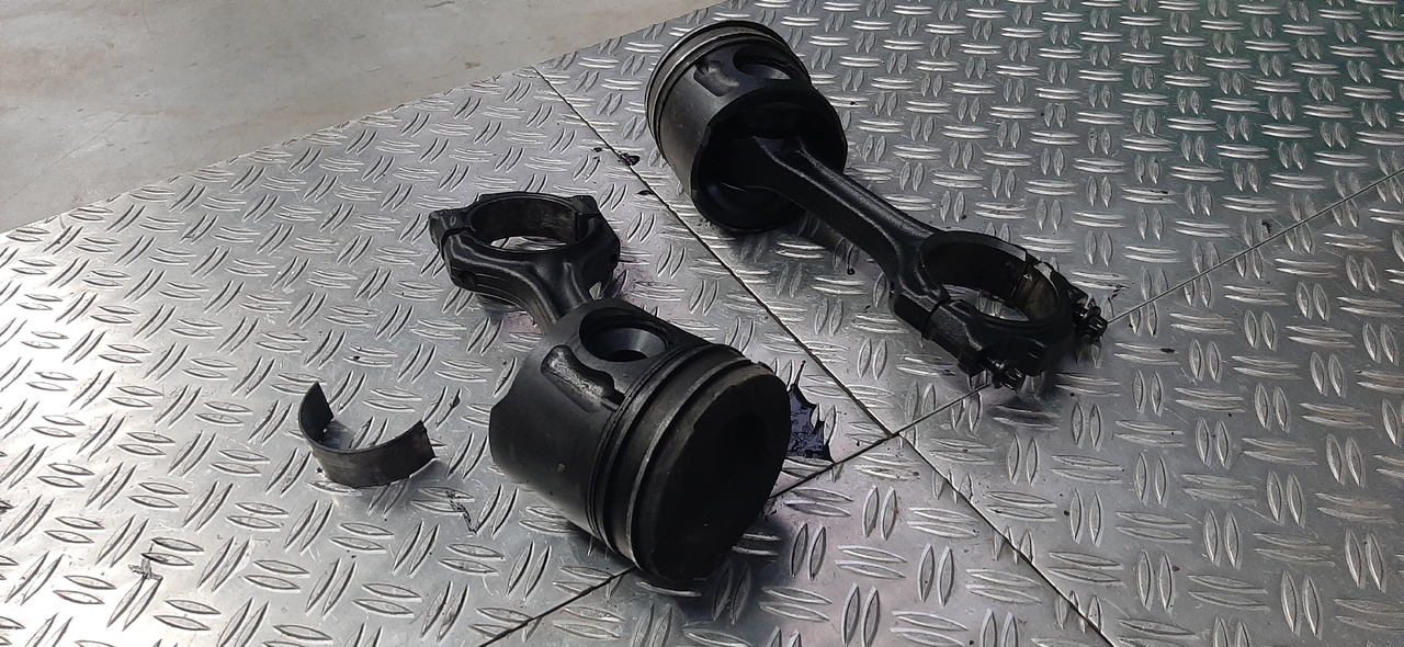 Gebrauchte Motorkolben vom MAN TGL 8.180, Typ D0834 LF 51, Artikel - Nr. : 81.99999 - 9999 - Piston/ Ring/ Bushing for Truck: picture 4 Gebrauchte Motorkolben vom MAN TGL 8.180, Typ D0834 LF 51, Artikel - Nr. : 81.99999 - 9999 - Piston/ Ring/ Bushing for Truck: picture 4