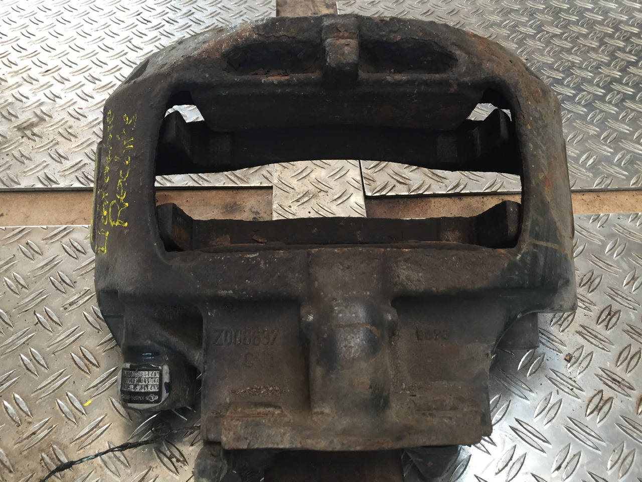 Gebrauchter Bremssattel Liftachse rechts MAN TGA 26.440, Artikel Nr. : 81.99999 - 9999 - Brake caliper for Truck: picture 2 Gebrauchter Bremssattel Liftachse rechts MAN TGA 26.440, Artikel Nr. : 81.99999 - 9999 - Brake caliper for Truck: picture 2