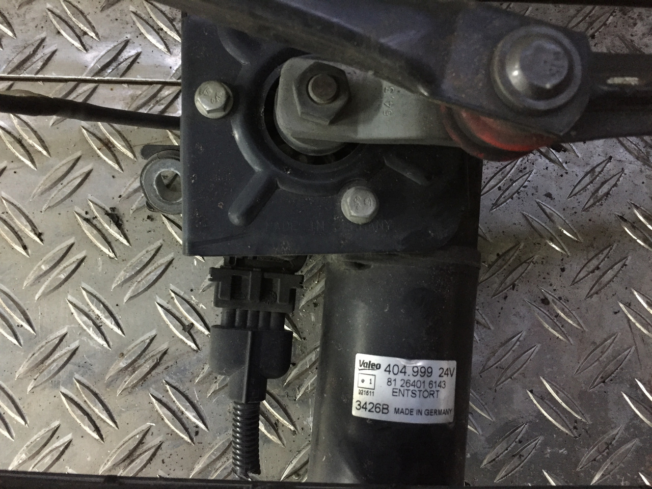 Gebrauchter Scheibenwischer MAN TGM 15.280 mit Wischmotor Artikel - Nr.: 81.26411-6118 - Wiper for Truck: picture 4 Gebrauchter Scheibenwischer MAN TGM 15.280 mit Wischmotor Artikel - Nr.: 81.26411-6118 - Wiper for Truck: picture 4