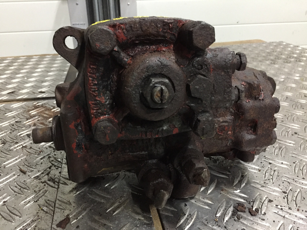 Gebrauchtes Lenkgetriebe IVECO 8013, Artikel - Nr.: 81.9999 - 9999 - Steering gear for Truck: picture 2 Gebrauchtes Lenkgetriebe IVECO 8013, Artikel - Nr.: 81.9999 - 9999 - Steering gear for Truck: picture 2