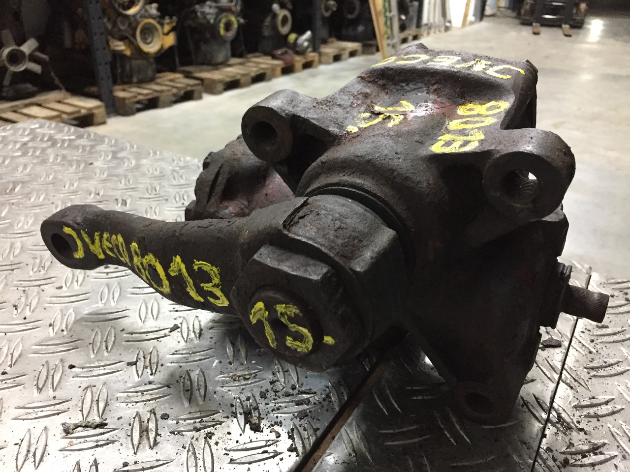 Gebrauchtes Lenkgetriebe IVECO 8013, Artikel - Nr.: 81.9999 - 9999 - Steering gear for Truck: picture 4 Gebrauchtes Lenkgetriebe IVECO 8013, Artikel - Nr.: 81.9999 - 9999 - Steering gear for Truck: picture 4