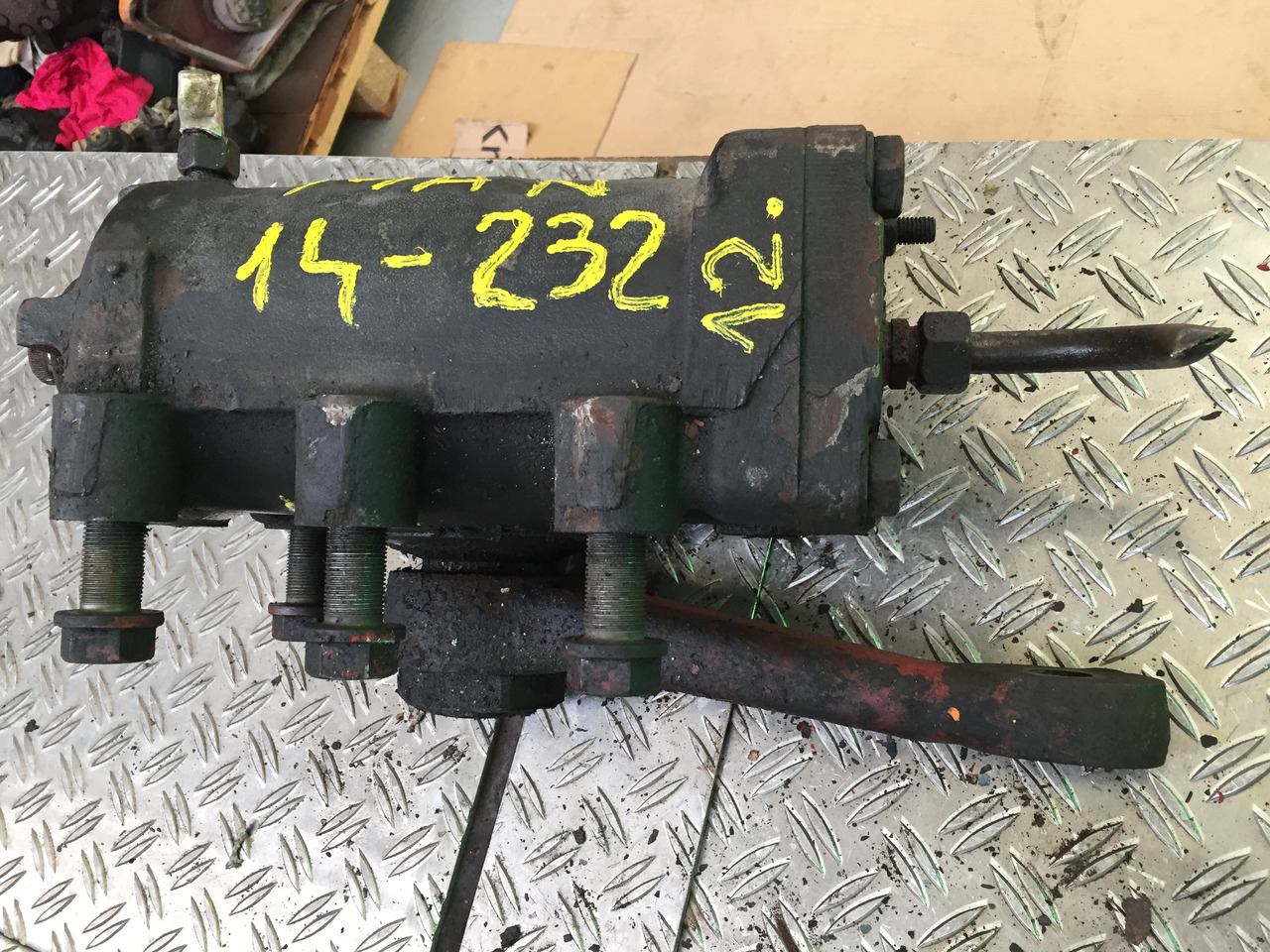 Gebrauchtes Lenkgetriebe MAN F90, 14.232, Artikel - Nr.: 81.9999 - 9999 - Steering gear for Truck: picture 1 Gebrauchtes Lenkgetriebe MAN F90, 14.232, Artikel - Nr.: 81.9999 - 9999 - Steering gear for Truck: picture 1