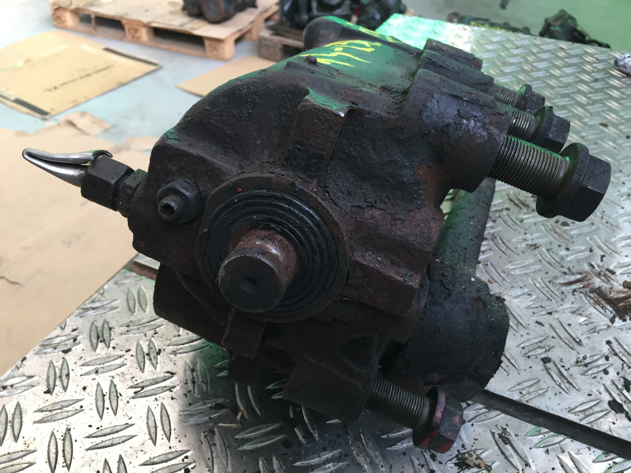 Gebrauchtes Lenkgetriebe MAN F90, 14.232, Artikel - Nr.: 81.9999 - 9999 - Steering gear for Truck: picture 4 Gebrauchtes Lenkgetriebe MAN F90, 14.232, Artikel - Nr.: 81.9999 - 9999 - Steering gear for Truck: picture 4