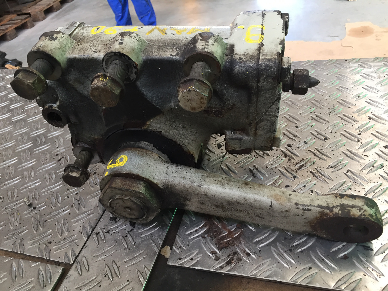 Gebrauchtes Lenkgetriebe MAN F90, 17.232, Artikel - Nr.: 81.9999 - 9999 - Steering gear for Truck: picture 1 Gebrauchtes Lenkgetriebe MAN F90, 17.232, Artikel - Nr.: 81.9999 - 9999 - Steering gear for Truck: picture 1