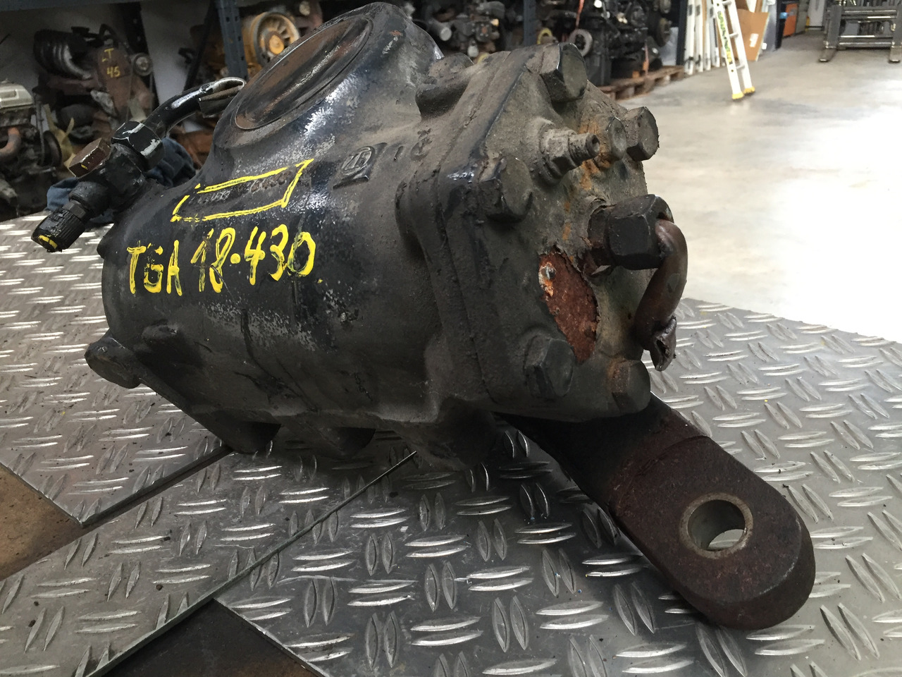 Gebrauchtes Lenkgetriebe MAN TGA 18.430, Artikel - Nr.: 81.46200-6410 - Steering gear for Truck: picture 1 Gebrauchtes Lenkgetriebe MAN TGA 18.430, Artikel - Nr.: 81.46200-6410 - Steering gear for Truck: picture 1