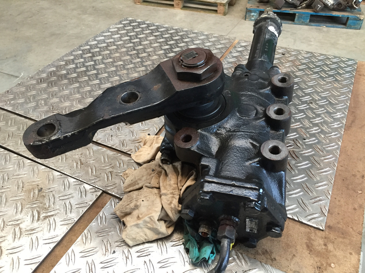 Gebrauchtes Lenkgetriebe, mechanisch, MAN TGA 26.440 XXL, Artikel - Nr. : 81.46200 - 6427 - Steering gear for Truck: picture 1 Gebrauchtes Lenkgetriebe, mechanisch, MAN TGA 26.440 XXL, Artikel - Nr. : 81.46200 - 6427 - Steering gear for Truck: picture 1