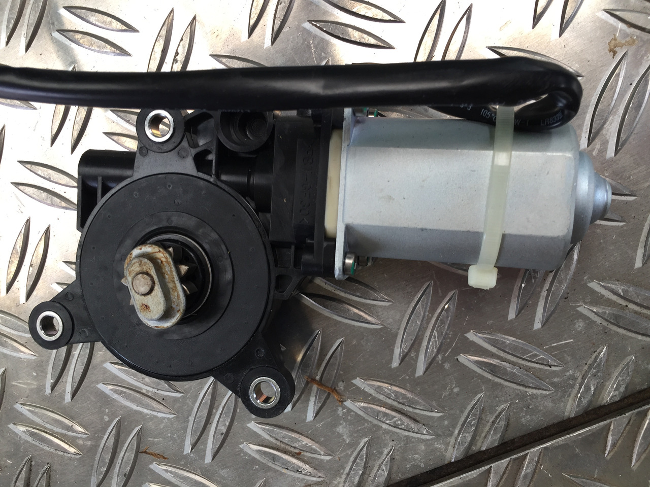 Neuwertiger MAN TGA Elektrischer Fensterheber Motor, Artikel - Nr. : 81.28601 - 6143 - Window lift motor for Truck: picture 4 Neuwertiger MAN TGA Elektrischer Fensterheber Motor, Artikel - Nr. : 81.28601 - 6143 - Window lift motor for Truck: picture 4