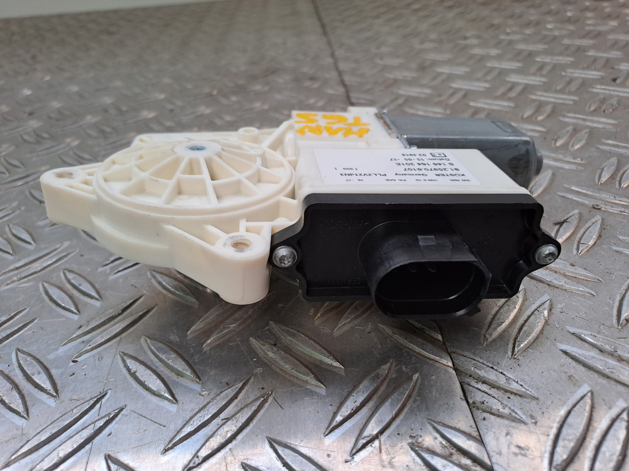 Neuwertiger MAN TGS Elektromotor Fensterheber links, Artikel - Nr. : 81.25970 - 6107 - Window lift motor for Truck: picture 2 Neuwertiger MAN TGS Elektromotor Fensterheber links, Artikel - Nr. : 81.25970 - 6107 - Window lift motor for Truck: picture 2