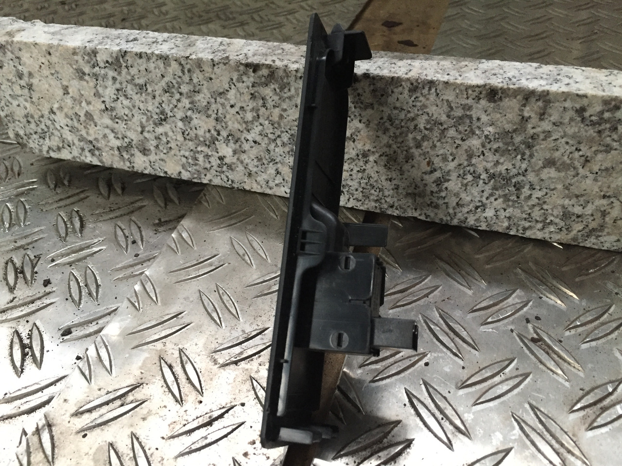 Neuwertiges Türsteuermodul MAN TGM / TG3 rechts, Artikel - Nr.: 81. 99999 - 9999 - Electrical system for Truck: picture 2 Neuwertiges Türsteuermodul MAN TGM / TG3 rechts, Artikel - Nr.: 81. 99999 - 9999 - Electrical system for Truck: picture 2