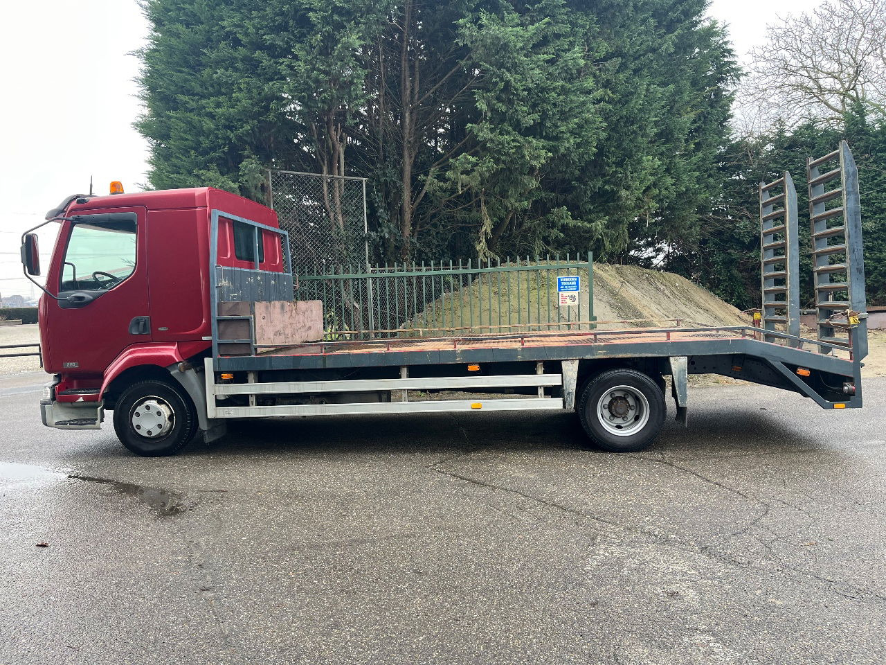 Renault Midlum 220 - Dropside/ Flatbed truck: picture 2 Renault Midlum 220 - Dropside/ Flatbed truck: picture 2