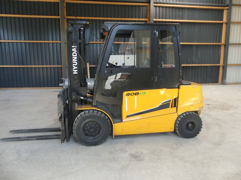 HYUNDAI 40B-9 - Material handling equipment: picture 5 HYUNDAI 40B-9 - Material handling equipment: picture 5