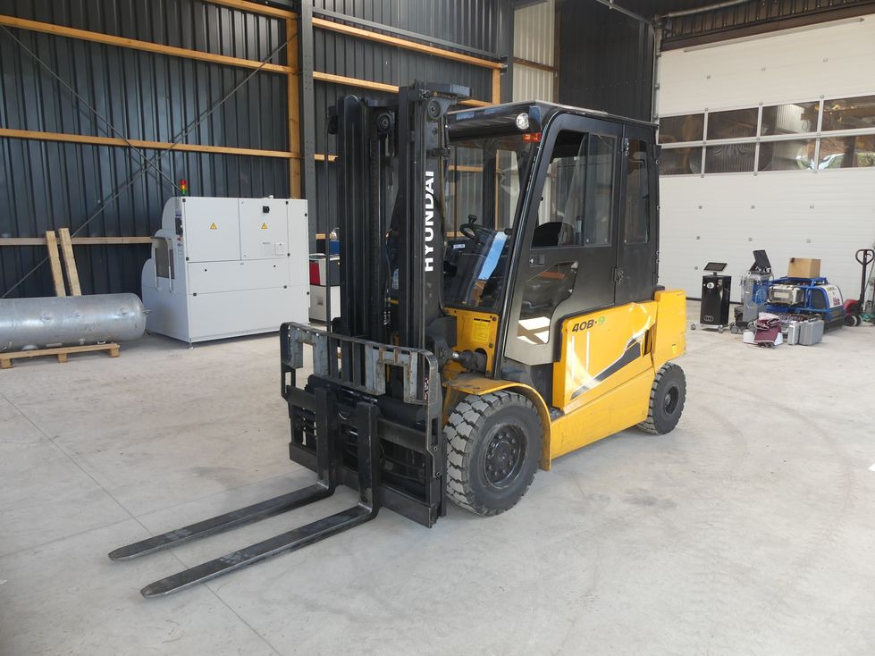 HYUNDAI 40B-9 - Material handling equipment: picture 1 HYUNDAI 40B-9 - Material handling equipment: picture 1