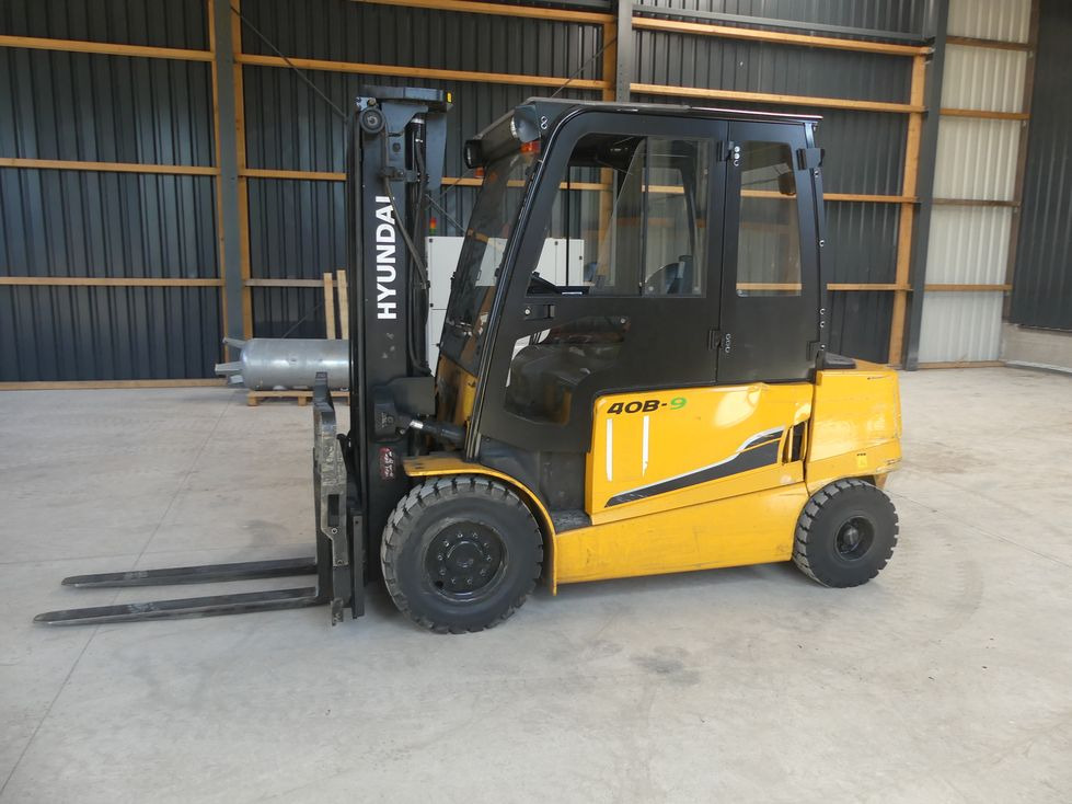 HYUNDAI 40B-9 - Material handling equipment: picture 4 HYUNDAI 40B-9 - Material handling equipment: picture 4