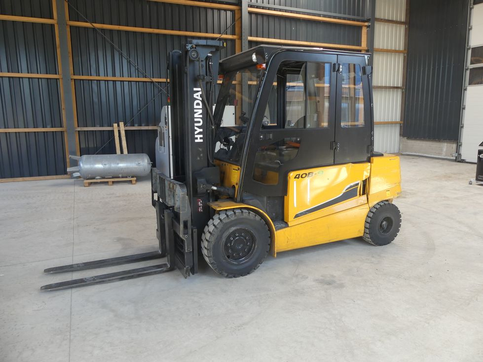 HYUNDAI 40B-9 - Material handling equipment: picture 3 HYUNDAI 40B-9 - Material handling equipment: picture 3
