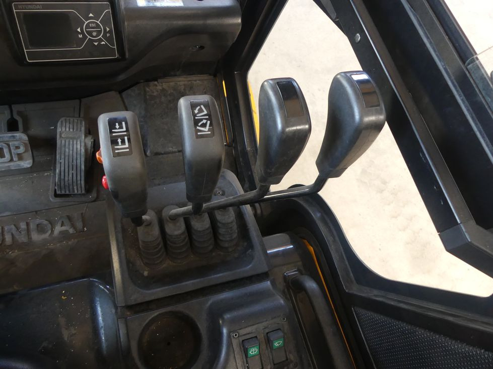 Leasing of HYUNDAI 40B-9 HYUNDAI 40B-9: picture 46 Leasing of HYUNDAI 40B-9 HYUNDAI 40B-9: picture 46