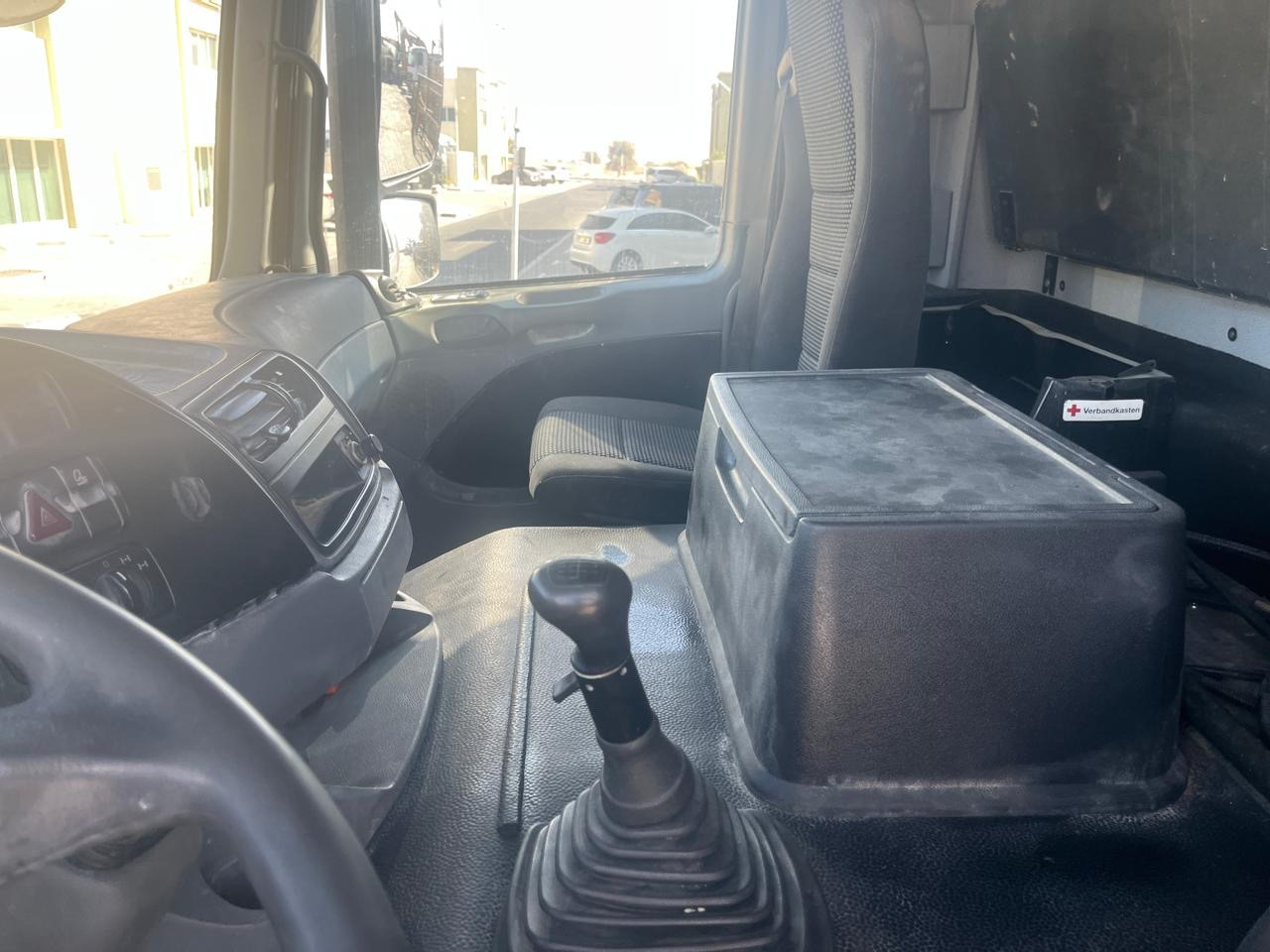 Tipper MERCEDES-BENZ Actros 3341: picture 9