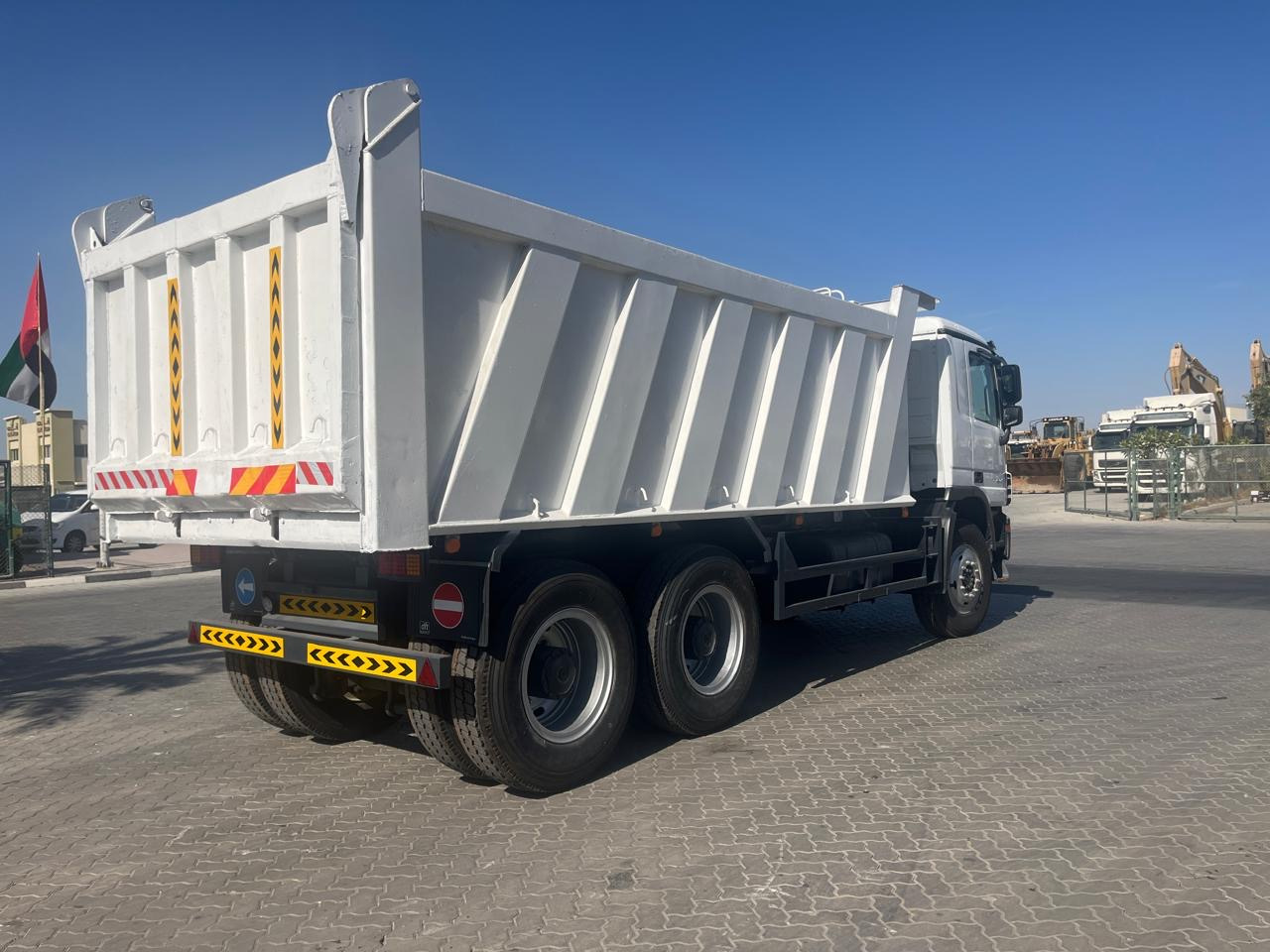 Tipper MERCEDES-BENZ Actros 3341: picture 21