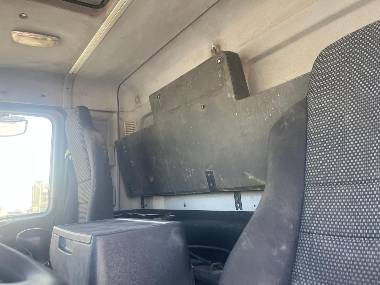 Tipper MERCEDES-BENZ Actros 3341: picture 13