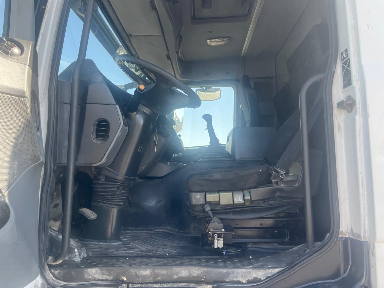 Tipper MERCEDES-BENZ Actros 3341: picture 15