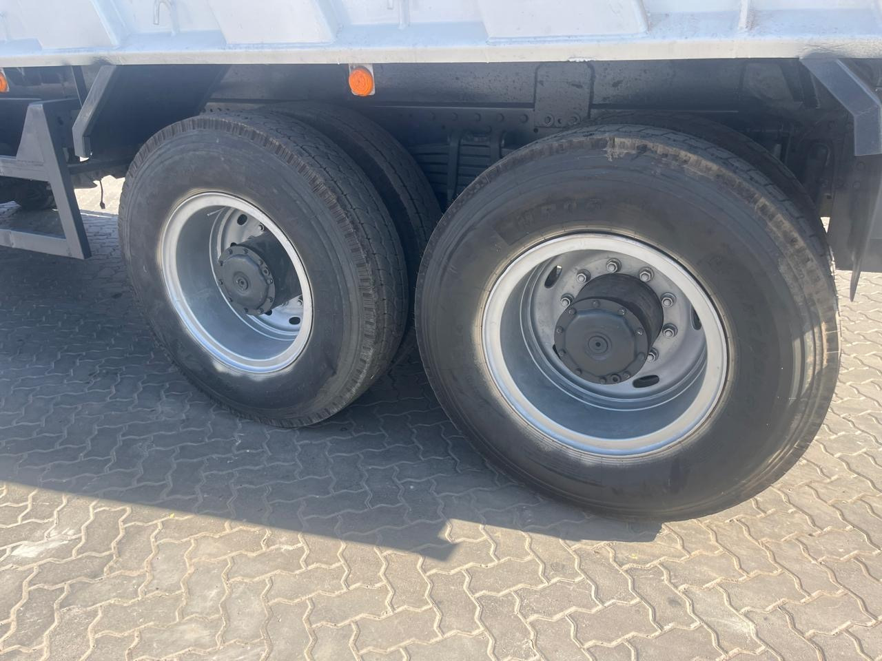 Tipper MERCEDES-BENZ Actros 3341: picture 22