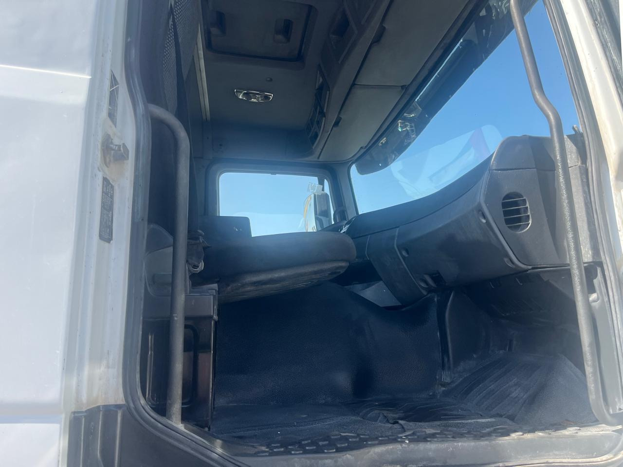 Tipper MERCEDES-BENZ Actros 3341: picture 6