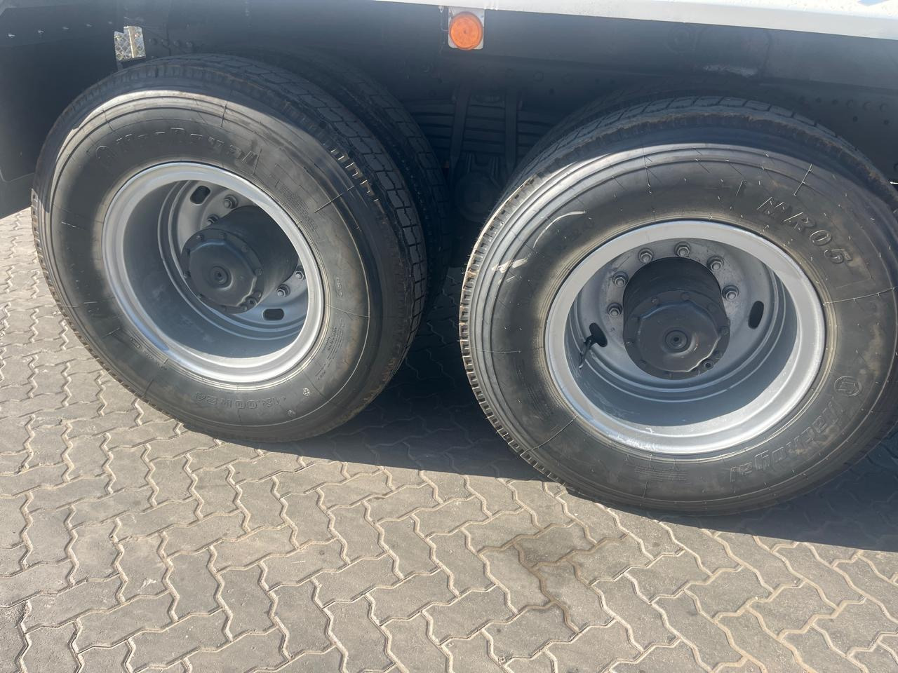 Tipper MERCEDES-BENZ Actros 3341: picture 27