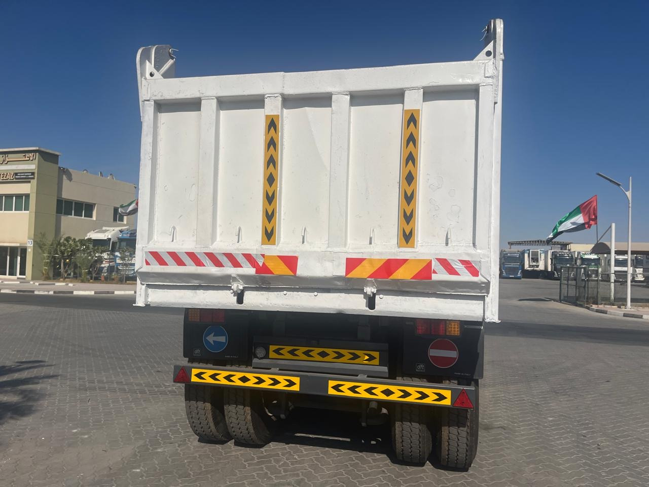 Tipper MERCEDES-BENZ Actros 3341: picture 24